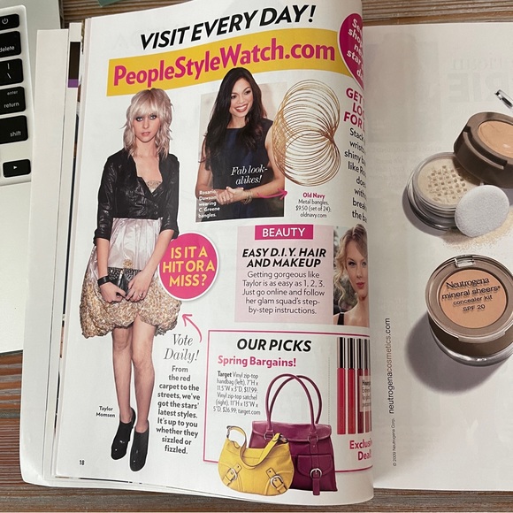 People Style Watch Magazine Featuring Carrie Underwood on the Cover, April 2009 - Picture 5 of 15